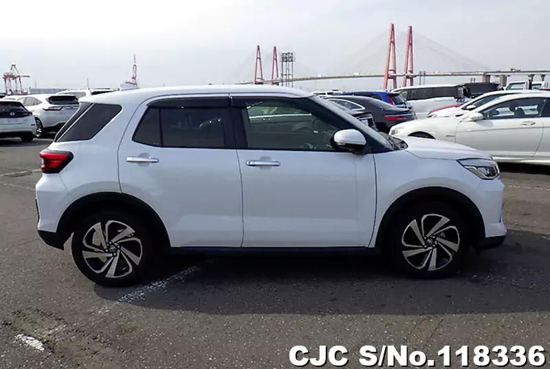 Toyota Raize in White for Sale Image 6