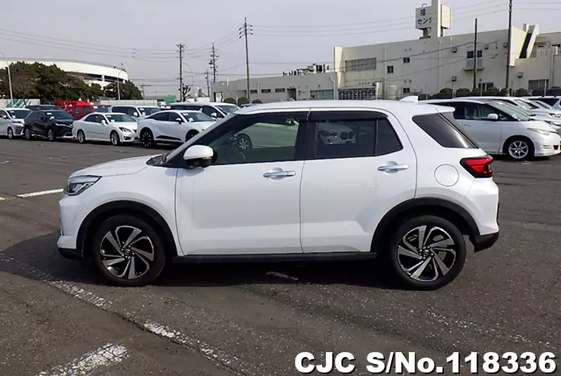Toyota Raize in White for Sale Image 7