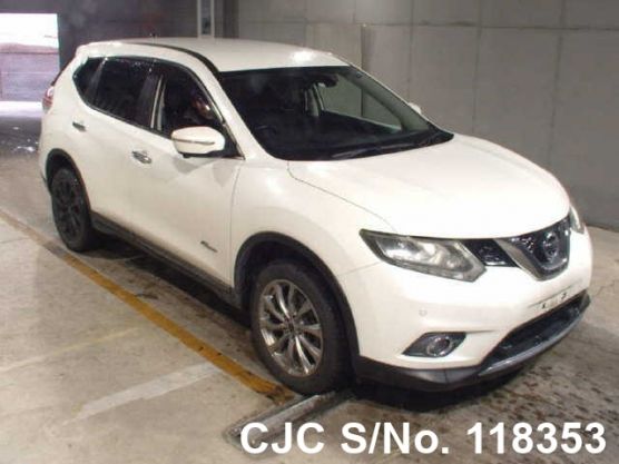 Nissan X-Trail in White for Sale Image 0
