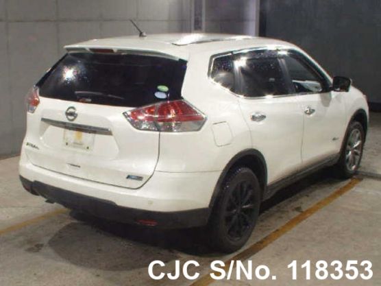 Nissan X-Trail in White for Sale Image 2