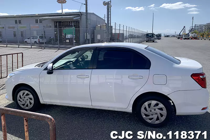 2018 Toyota Corolla Axio White for sale | Stock No. 118371