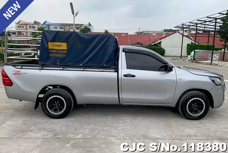 Toyota Hilux in Gray for Sale Image 4