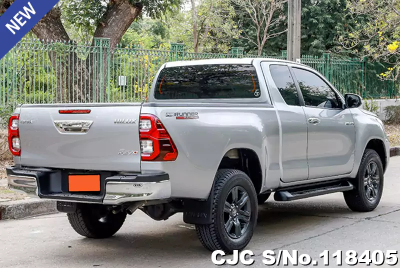 Toyota Hilux in Gray for Sale Image 2