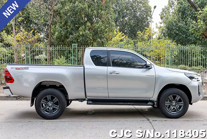 Toyota Hilux in Gray for Sale Image 6