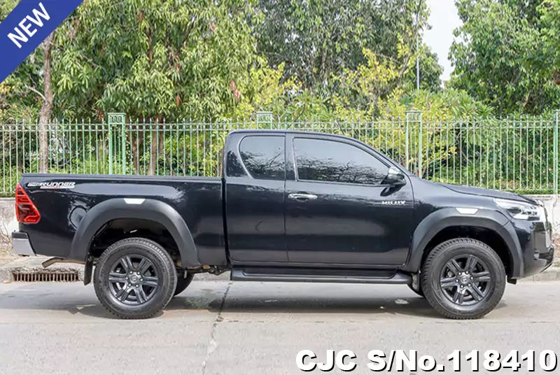 Toyota Hilux in Gray for Sale Image 6