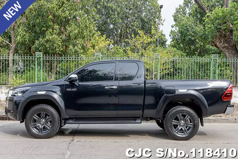 Toyota Hilux in Gray for Sale Image 7