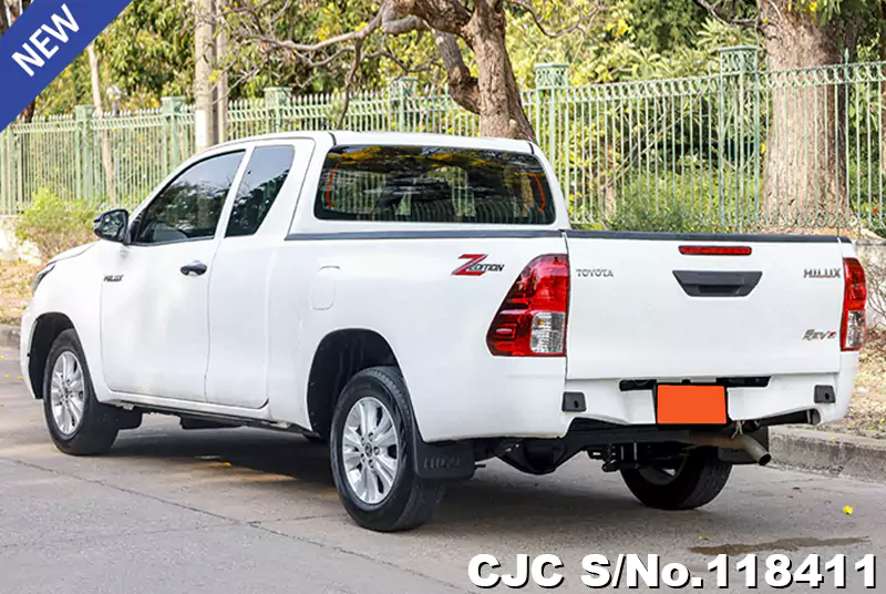 Toyota Hilux in White for Sale Image 1