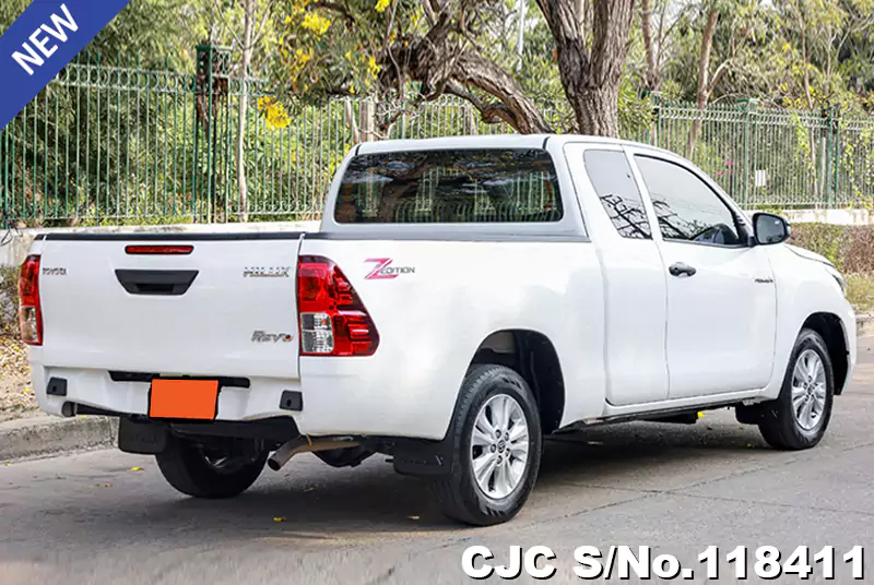 Toyota Hilux in White for Sale Image 2