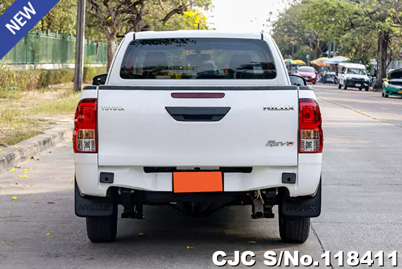 Toyota Hilux in White for Sale Image 5