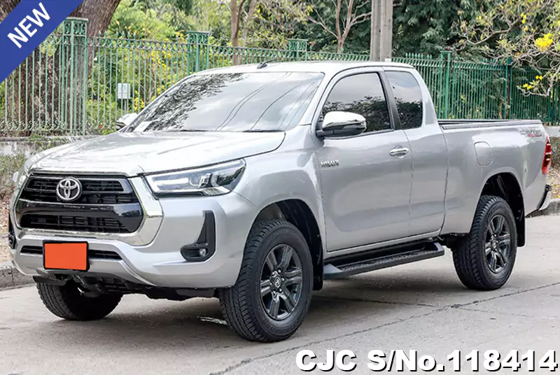 Toyota Hilux in White for Sale Image 3