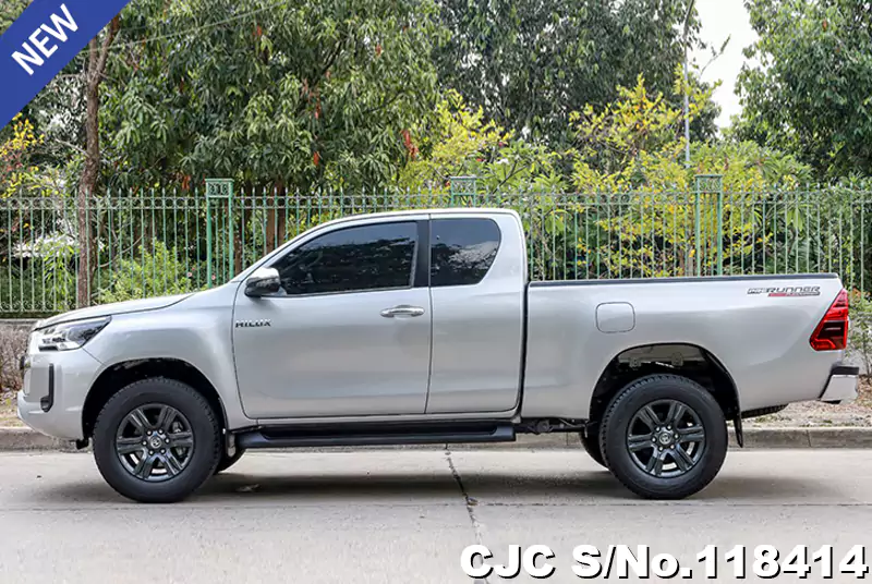 Toyota Hilux in White for Sale Image 7