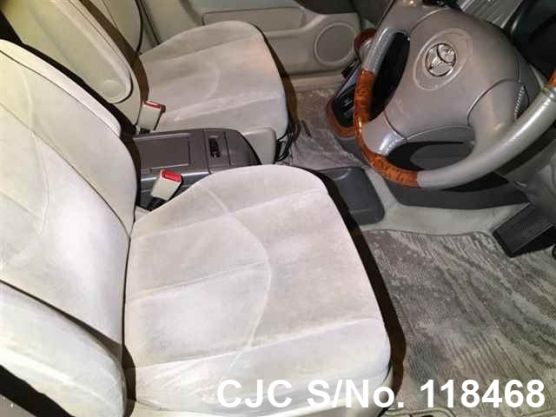 Toyota Harrier in White for Sale Image 4