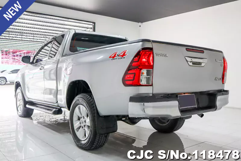 Toyota Hilux in Silver for Sale Image 1