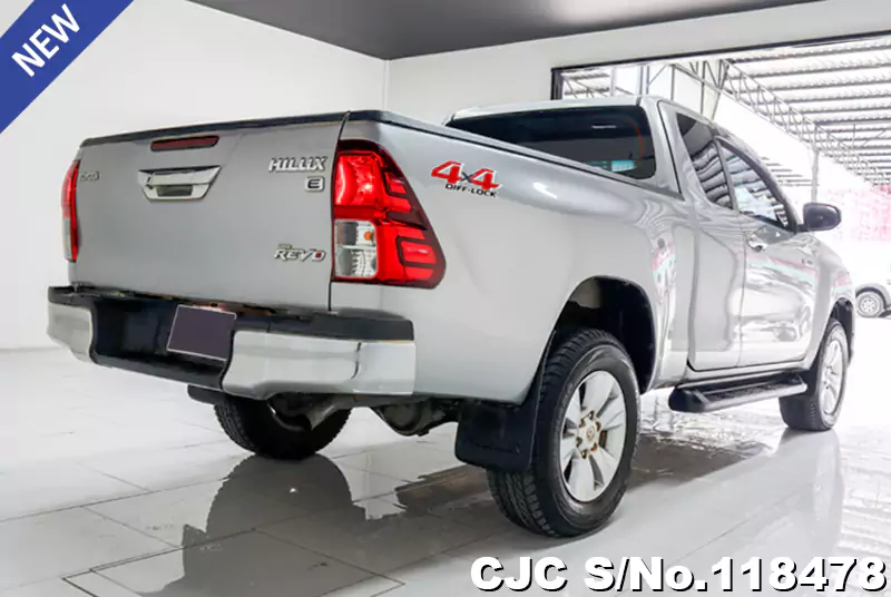 Toyota Hilux in Silver for Sale Image 2