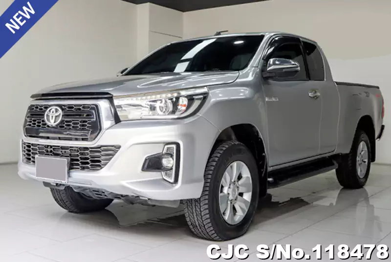 Toyota Hilux in Silver for Sale Image 3