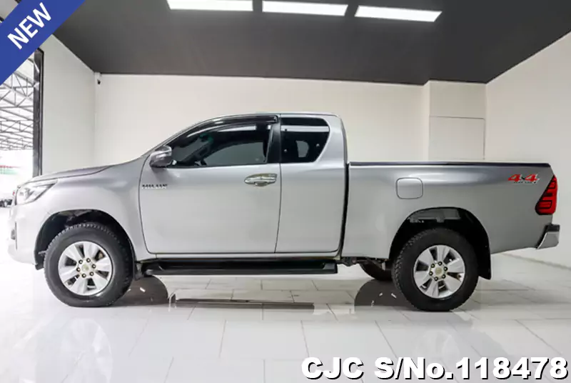 Toyota Hilux in Silver for Sale Image 7