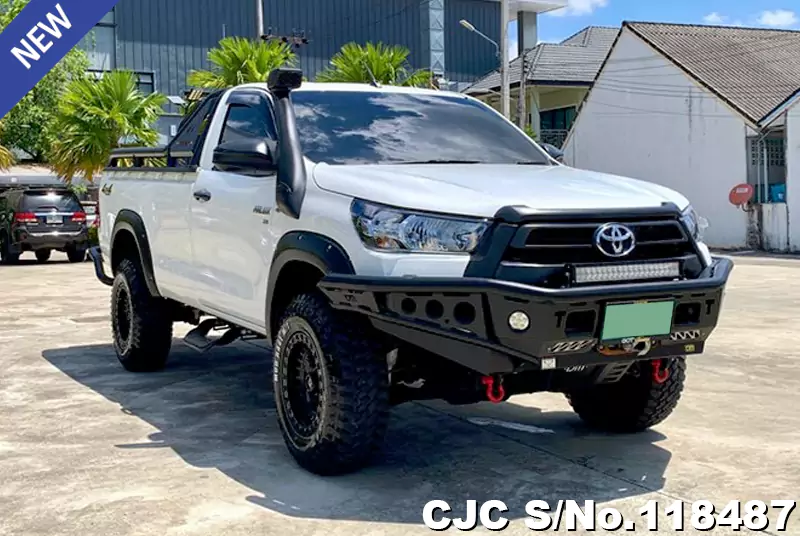 Toyota Hilux in White for Sale Image 0