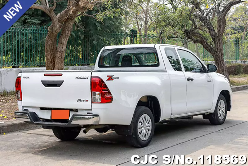 Toyota Hilux in White for Sale Image 2