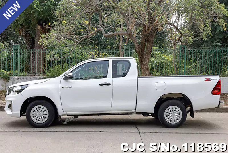 Toyota Hilux in White for Sale Image 7