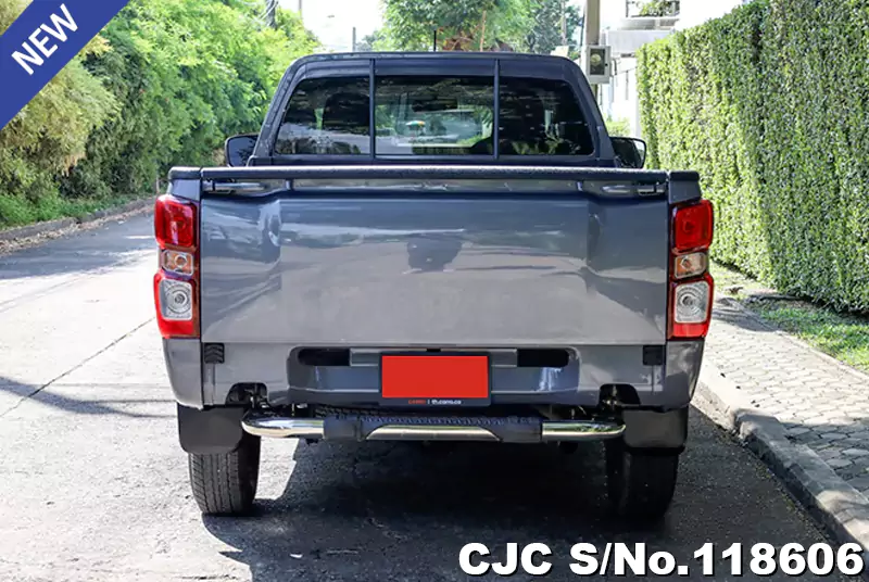 Isuzu D-Max in Gray for Sale Image 5