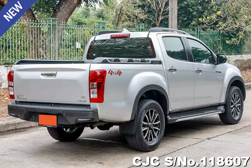 Isuzu D-Max in Silver for Sale Image 1