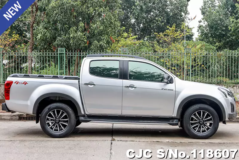 Isuzu D-Max in Silver for Sale Image 6