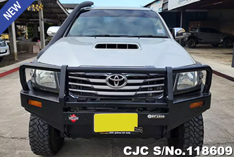 Toyota Hilux in Beige for Sale Image 2