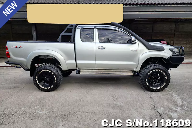 Toyota Hilux in Beige for Sale Image 4