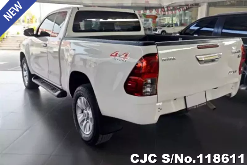 Toyota Hilux in White for Sale Image 2