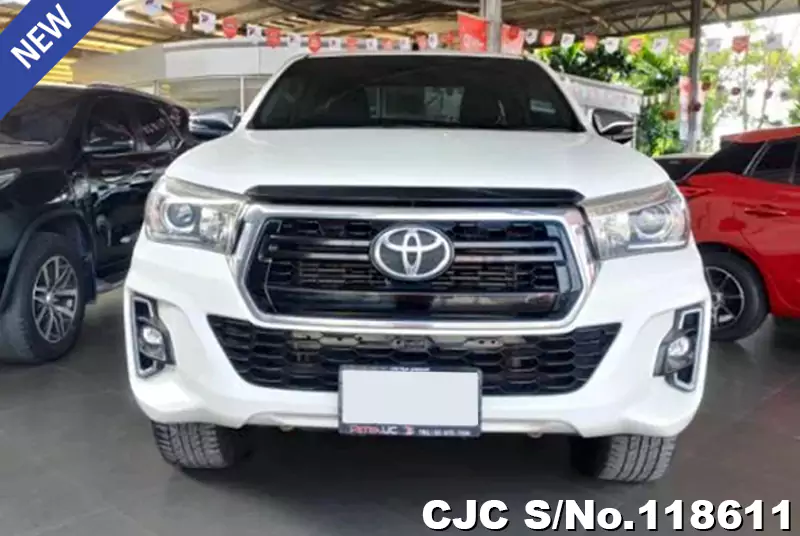 Toyota Hilux in White for Sale Image 3