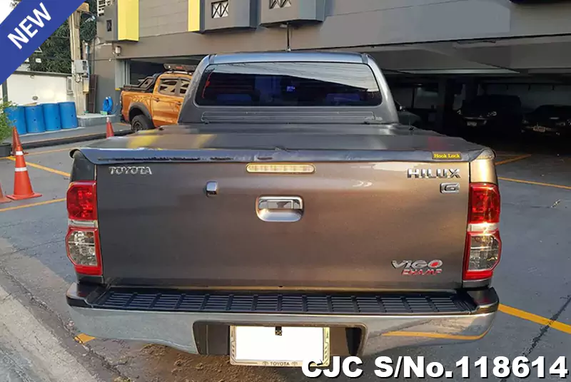 Toyota Hilux in Gray for Sale Image 3