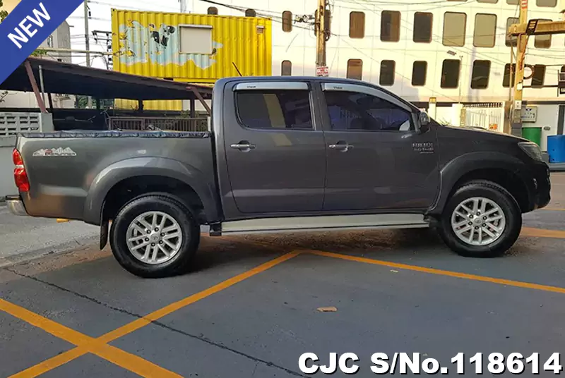 Toyota Hilux in Gray for Sale Image 4