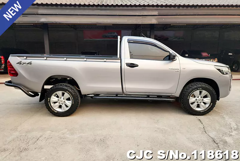 Toyota Hilux in Silver for Sale Image 3