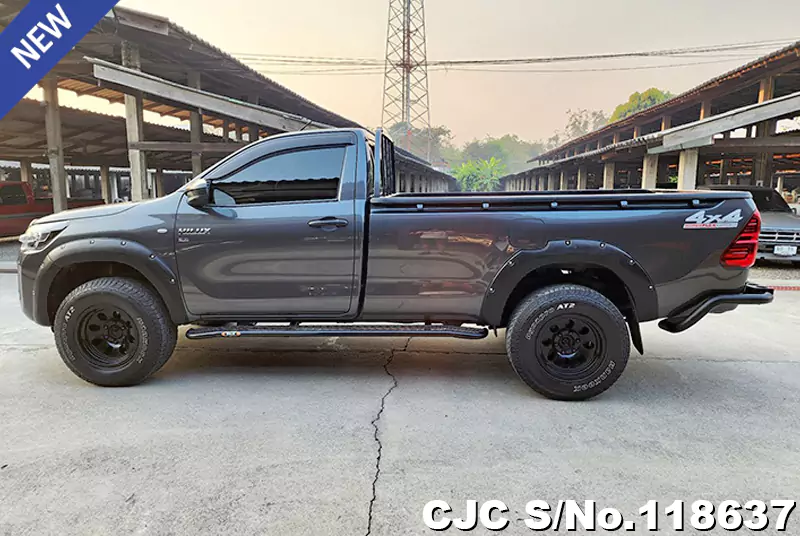 Toyota Hilux in Gray for Sale Image 5