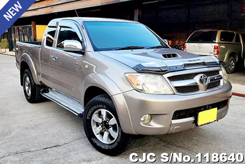 Toyota Hilux in Golden for Sale Image 0