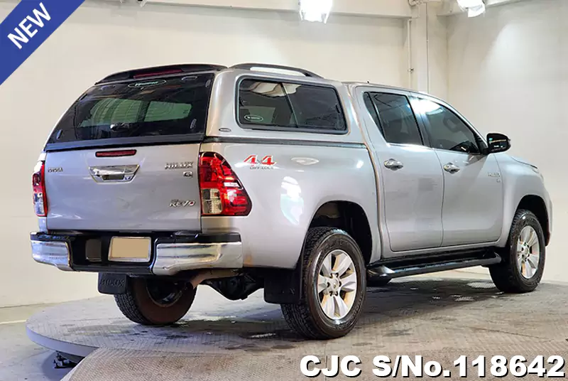 Toyota Hilux in Silver for Sale Image 2