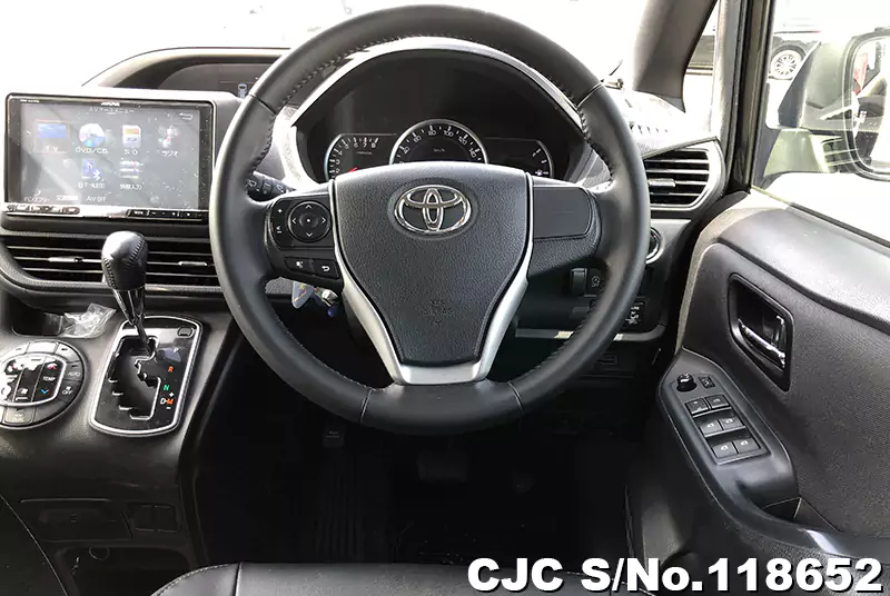 リクエスト 2015 Toyota Voxy Black for sale | Stock No. 118652 | Japanese Used