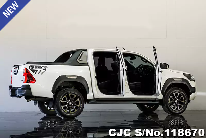 Toyota Hilux in White for Sale Image 8