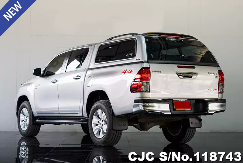 Toyota Hilux in Silver for Sale Image 1