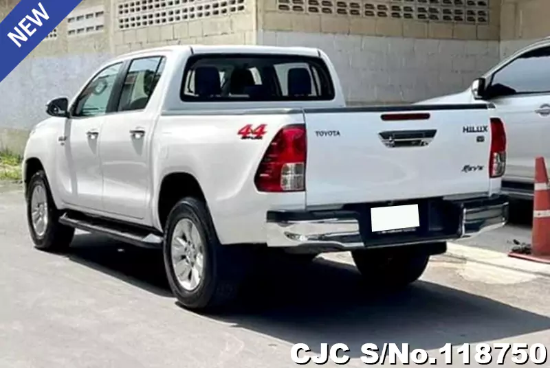 Toyota Hilux in White for Sale Image 1