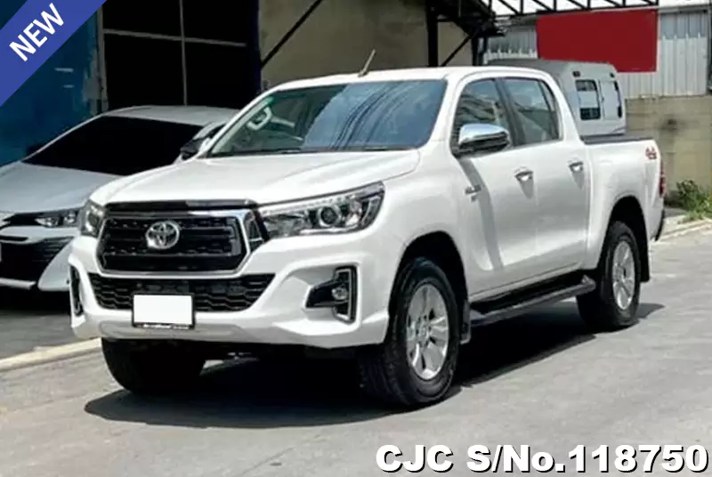 Toyota Hilux in White for Sale Image 2