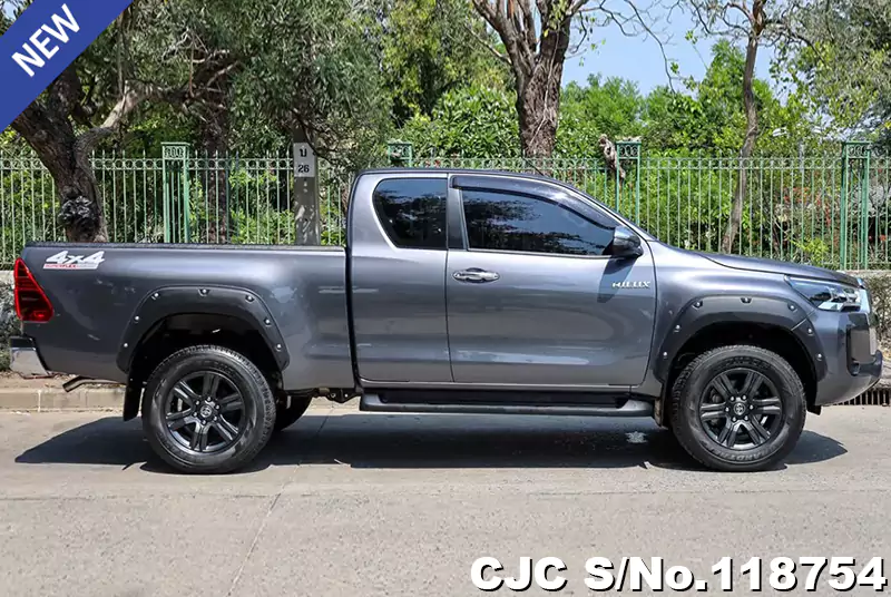 Toyota Hilux in Gray for Sale Image 6