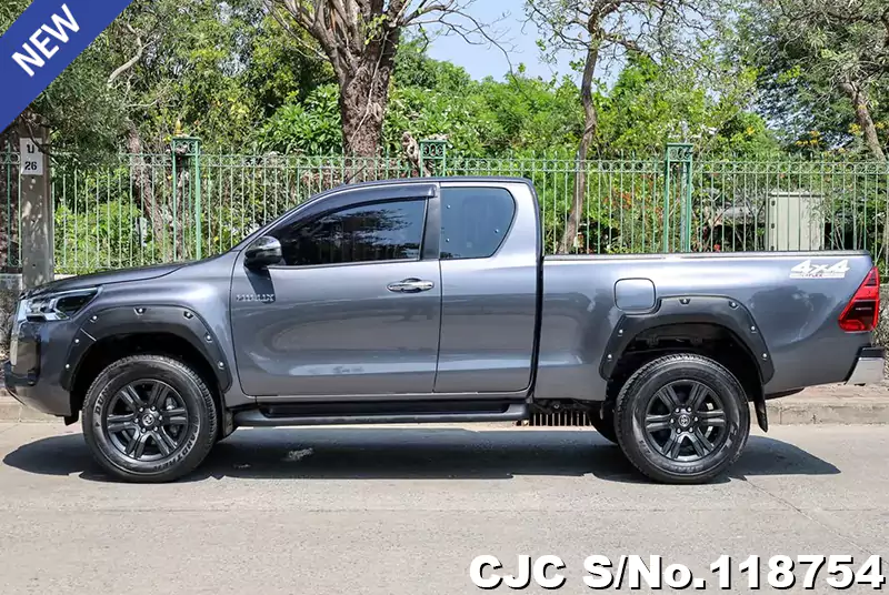 Toyota Hilux in Gray for Sale Image 7