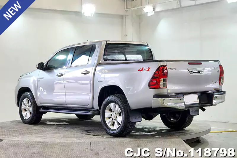 Toyota Hilux in Silver for Sale Image 1