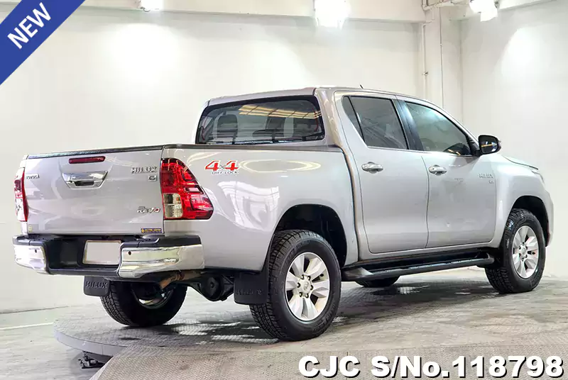 Toyota Hilux in Silver for Sale Image 2