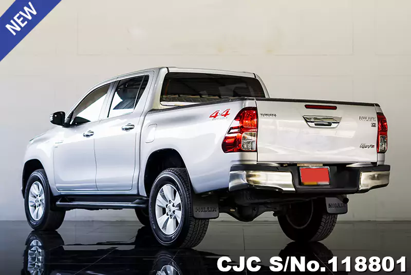 Toyota Hilux in Silver for Sale Image 1