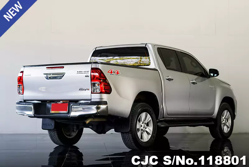 Toyota Hilux in Silver for Sale Image 2