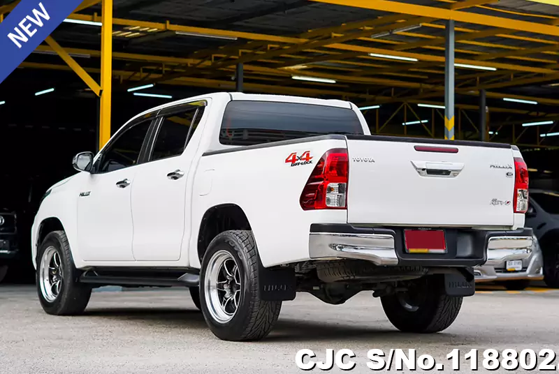 Toyota Hilux in White for Sale Image 1