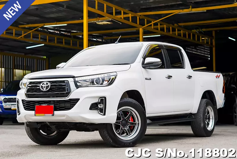 Toyota Hilux in White for Sale Image 3