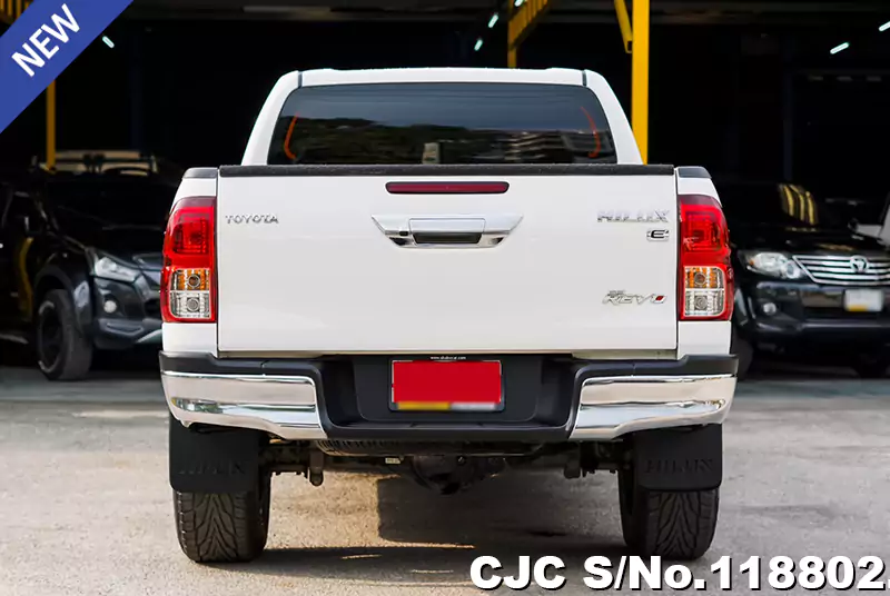 Toyota Hilux in White for Sale Image 5